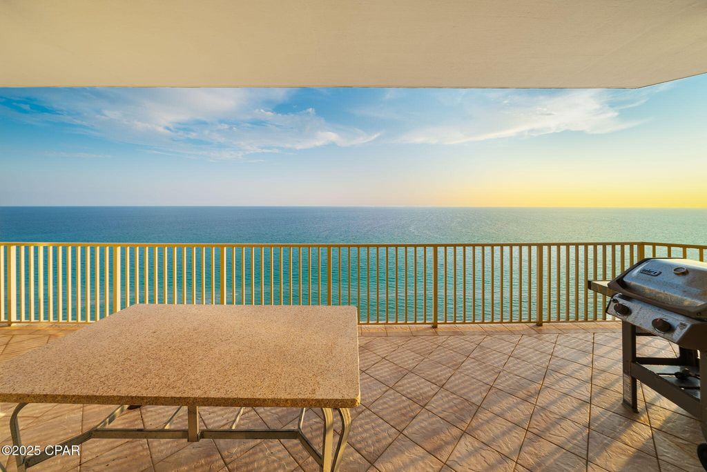 Image 45 of property listing at 8601 W Surf 15 - Drive 15w, Panama City Beach, FL 32408