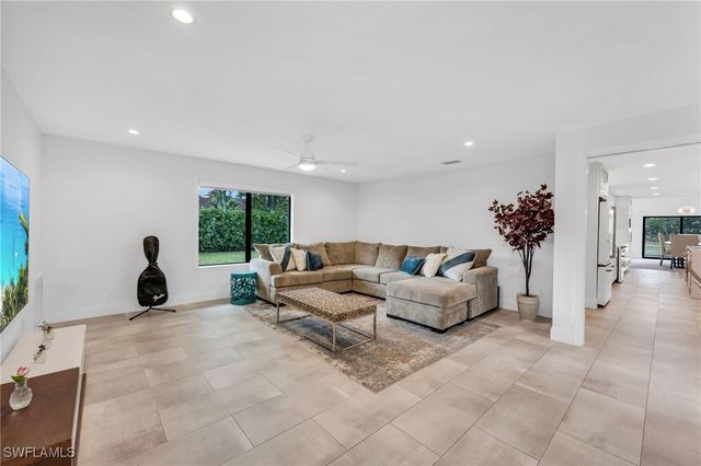 6659 Livingston Woods LN, Naples, FL 34109