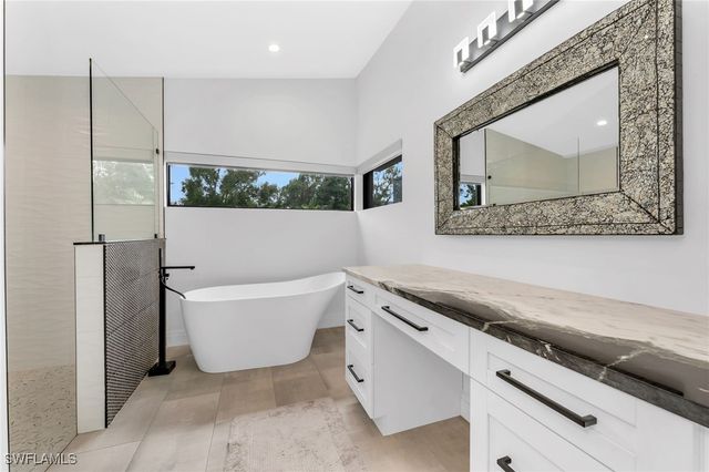 6659 Livingston Woods LN, Naples, FL 34109