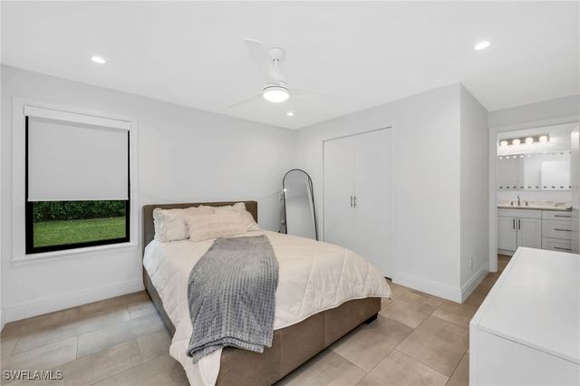 6659 Livingston Woods LN, Naples, FL 34109