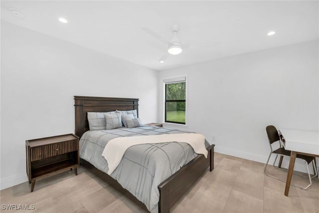 6659 Livingston Woods LN, Naples, FL 34109