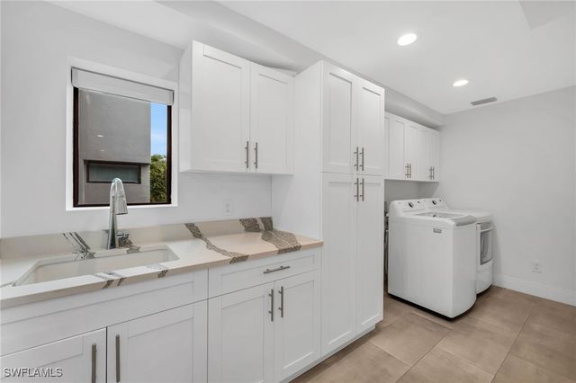 6659 Livingston Woods LN, Naples, FL 34109