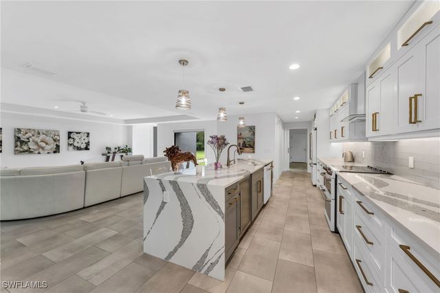 6659 Livingston Woods LN, Naples, FL 34109