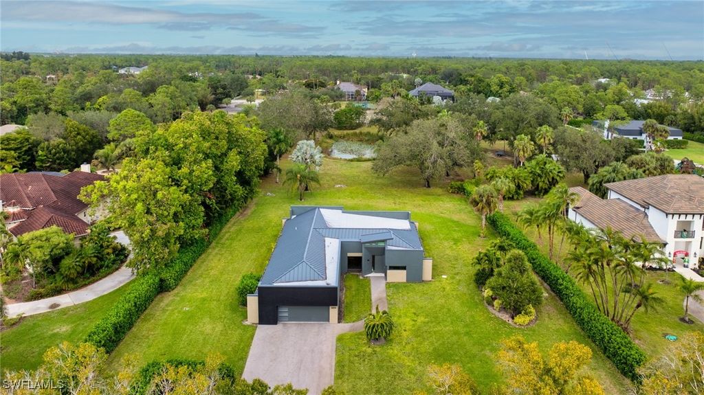 6659 Livingston Woods LN, Naples, FL 34109