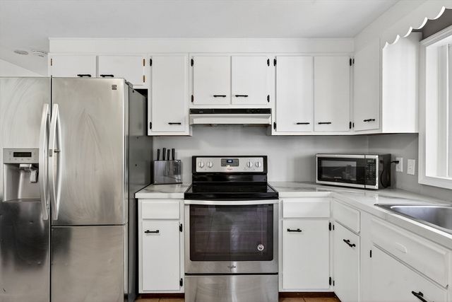 10 Meadowbrook Rd, Auburn, MA 01501