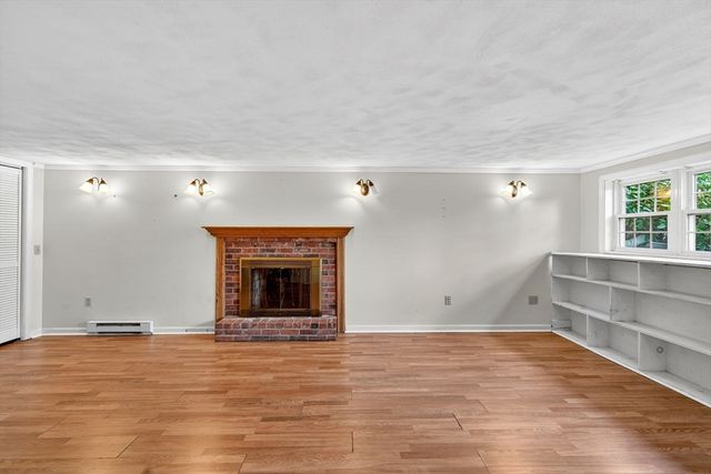 10 Meadowbrook Rd, Auburn, MA 01501