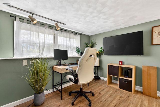 10 Meadowbrook Rd, Auburn, MA 01501