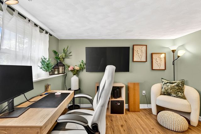 10 Meadowbrook Rd, Auburn, MA 01501