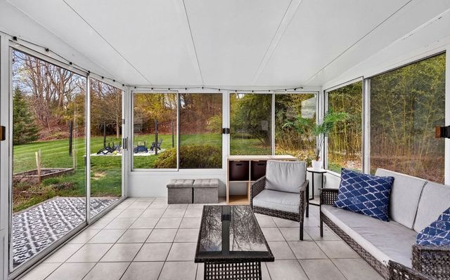 10 Meadowbrook Rd, Auburn, MA 01501