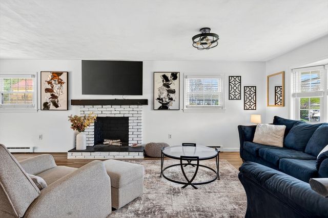 10 Meadowbrook Rd, Auburn, MA 01501