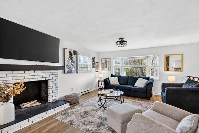 10 Meadowbrook Rd, Auburn, MA 01501