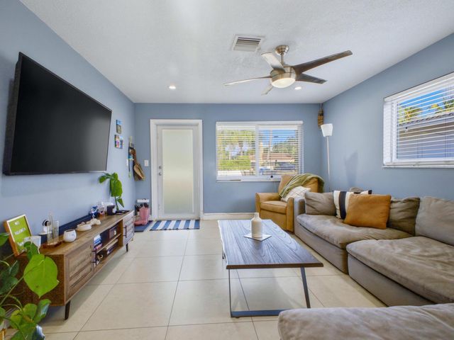 451 SE 1st Avenue A-B, Pompano Beach, FL 33060