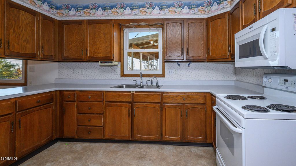 817 5th Avenue NW, Washburn, ND 58577 photo 4