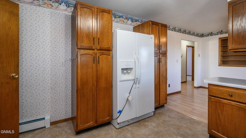 817 5th Avenue NW, Washburn, ND 58577 photo 5