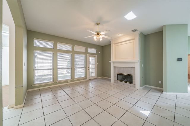 203 Arbor Park Drive, Euless, TX 76039