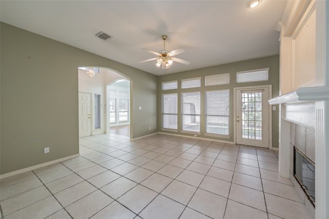 203 Arbor Park Drive, Euless, TX 76039
