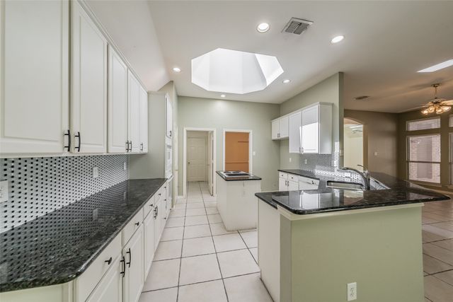 203 Arbor Park Drive, Euless, TX 76039
