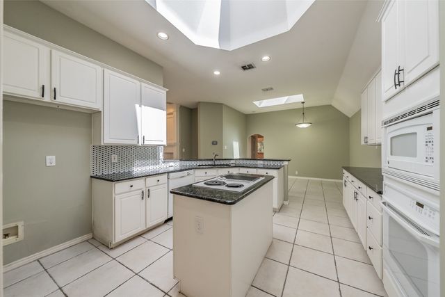 203 Arbor Park Drive, Euless, TX 76039