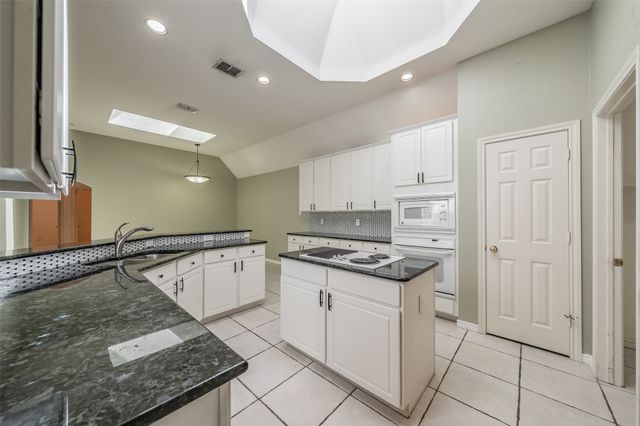 203 Arbor Park Drive, Euless, TX 76039