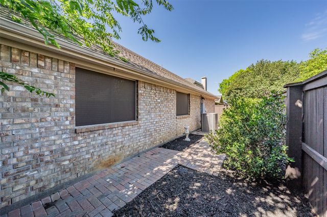 203 Arbor Park Drive, Euless, TX 76039