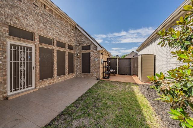 203 Arbor Park Drive, Euless, TX 76039