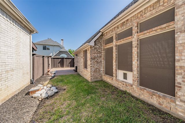 203 Arbor Park Drive, Euless, TX 76039