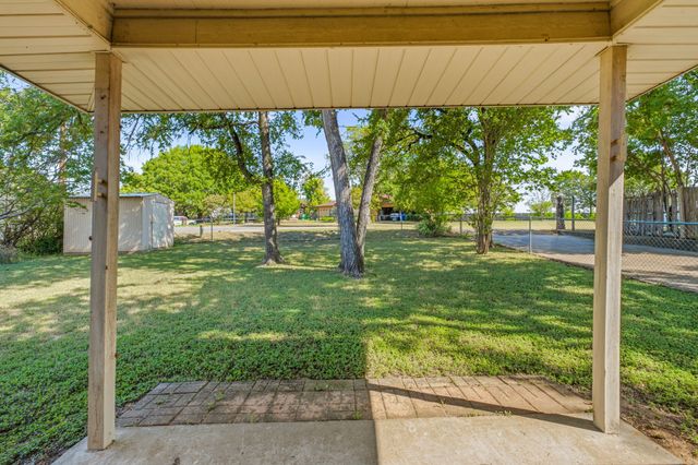 904 Spanish Trail Drive, Granbury, TX 76048