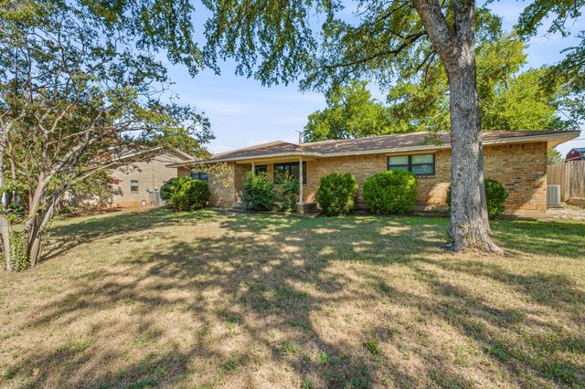 904 Spanish Trail Drive, Granbury, TX 76048