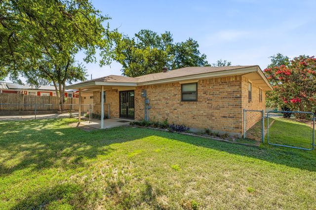 904 Spanish Trail Drive, Granbury, TX 76048