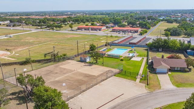 904 Spanish Trail Drive, Granbury, TX 76048