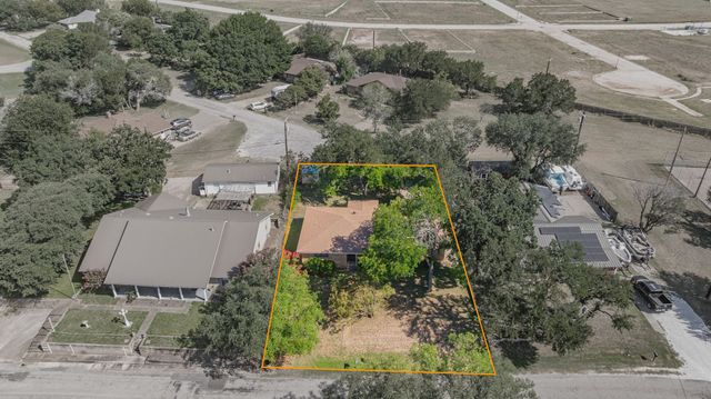 904 Spanish Trail Drive, Granbury, TX 76048