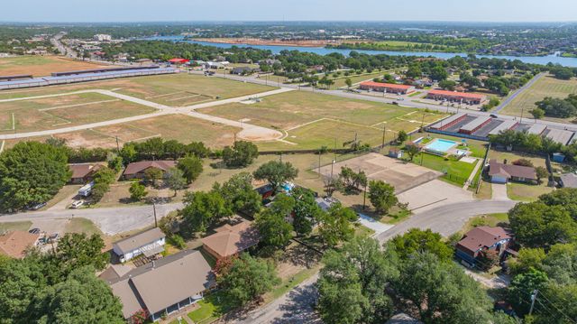 904 Spanish Trail Drive, Granbury, TX 76048