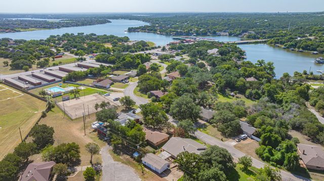 904 Spanish Trail Drive, Granbury, TX 76048