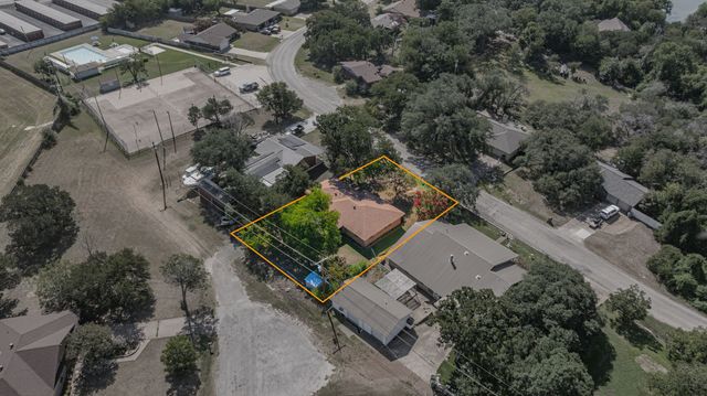 904 Spanish Trail Drive, Granbury, TX 76048