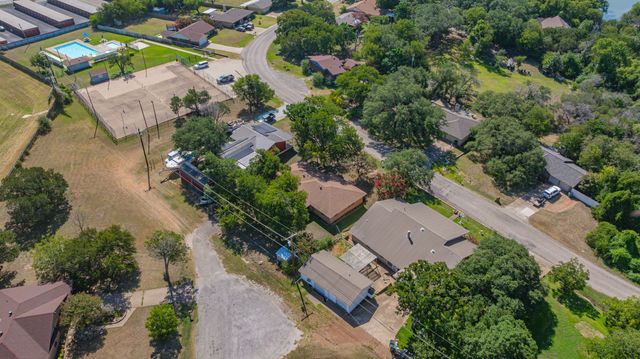 904 Spanish Trail Drive, Granbury, TX 76048