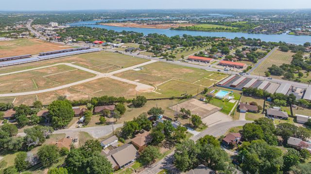 904 Spanish Trail Drive, Granbury, TX 76048
