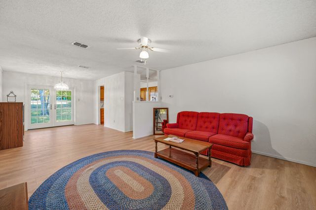 904 Spanish Trail Drive, Granbury, TX 76048