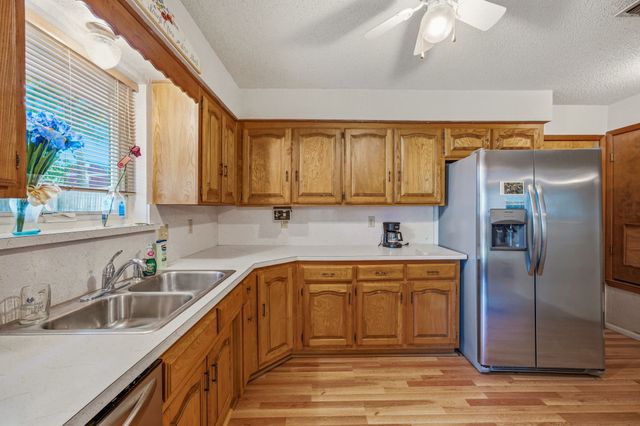 904 Spanish Trail Drive, Granbury, TX 76048