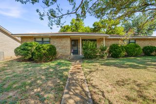 904 Spanish Trail Drive, Granbury, TX 76048