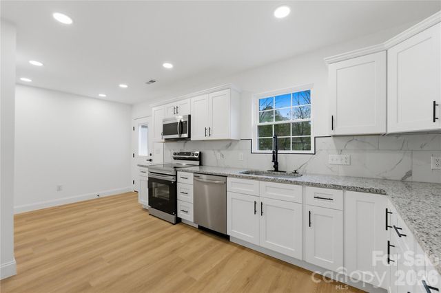 523 Biltmore Street, Mooresville, NC 28115