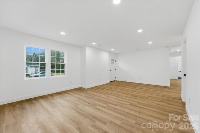 523 Biltmore Street, Mooresville, NC 28115