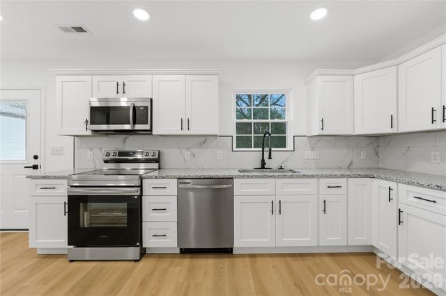 523 Biltmore Street, Mooresville, NC 28115