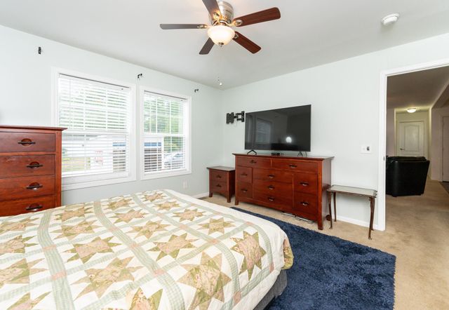 2 Hawthorne Lane, Nashua, NH 03062