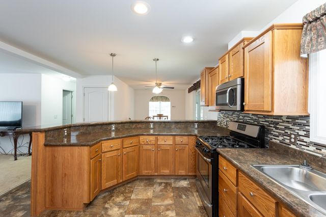 2 Hawthorne Lane, Nashua, NH 03062