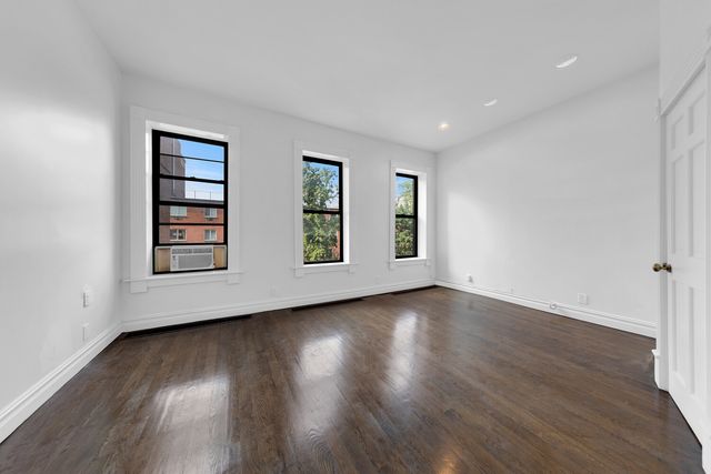 318 E 120TH Street, New York City, NY 10035