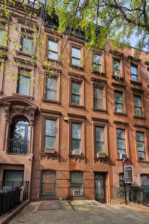 318 E 120TH Street, New York City, NY 10035