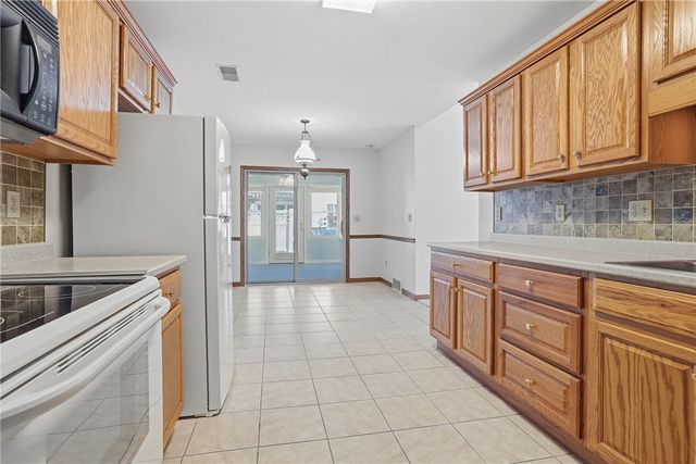 1064 Timberwood Dr, Chippewa Twp, PA 15010