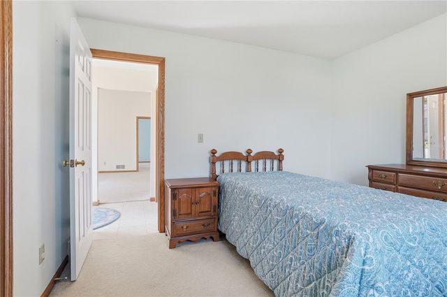 1064 Timberwood Dr, Chippewa Twp, PA 15010