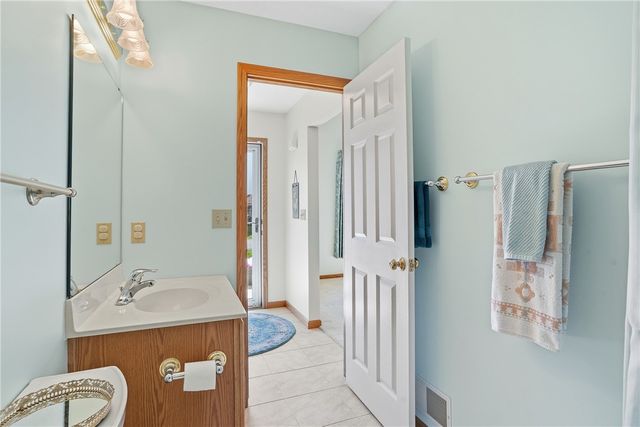 1064 Timberwood Dr, Chippewa Twp, PA 15010