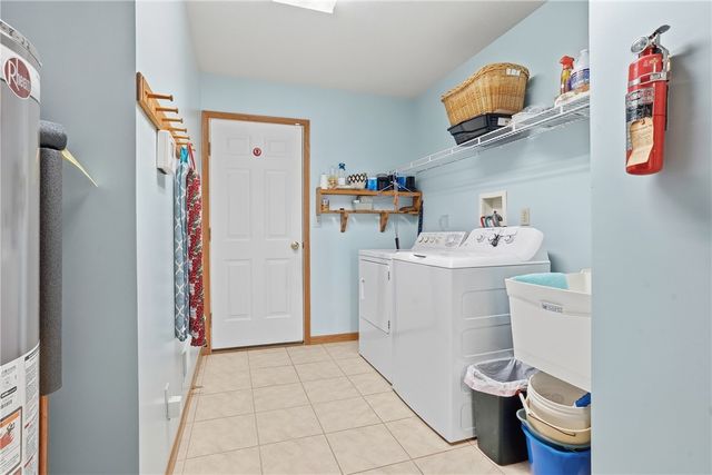 1064 Timberwood Dr, Chippewa Twp, PA 15010